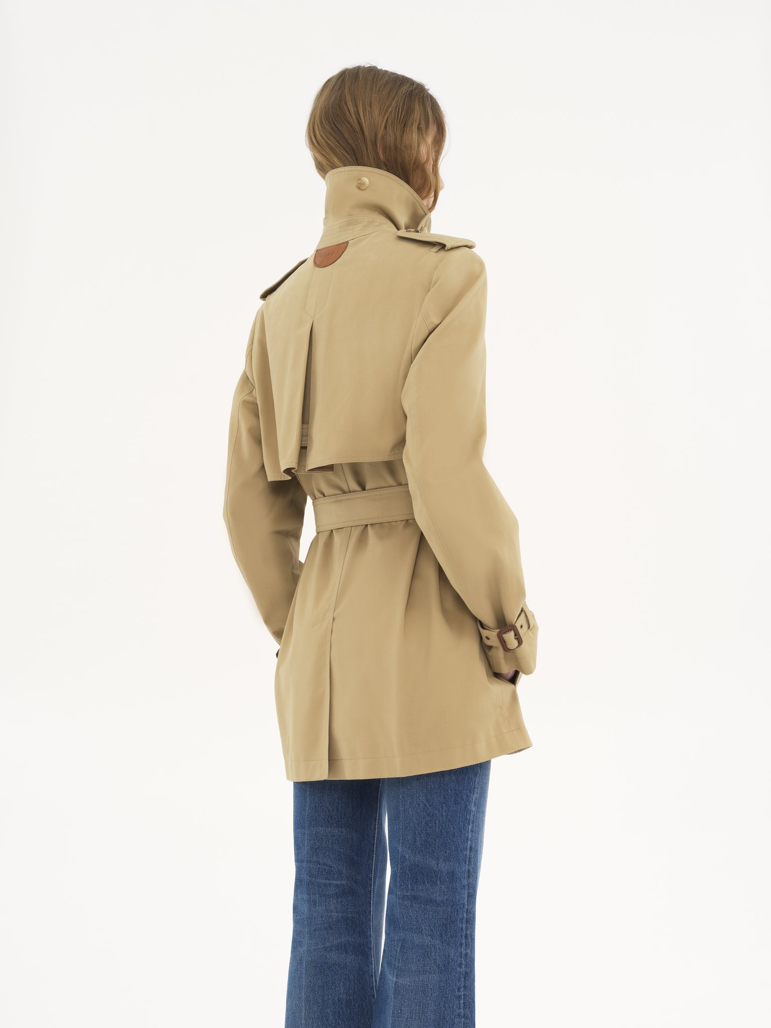 Short trench coat in cotton satin Organic cotton satin
Argil Brown Top view of the product