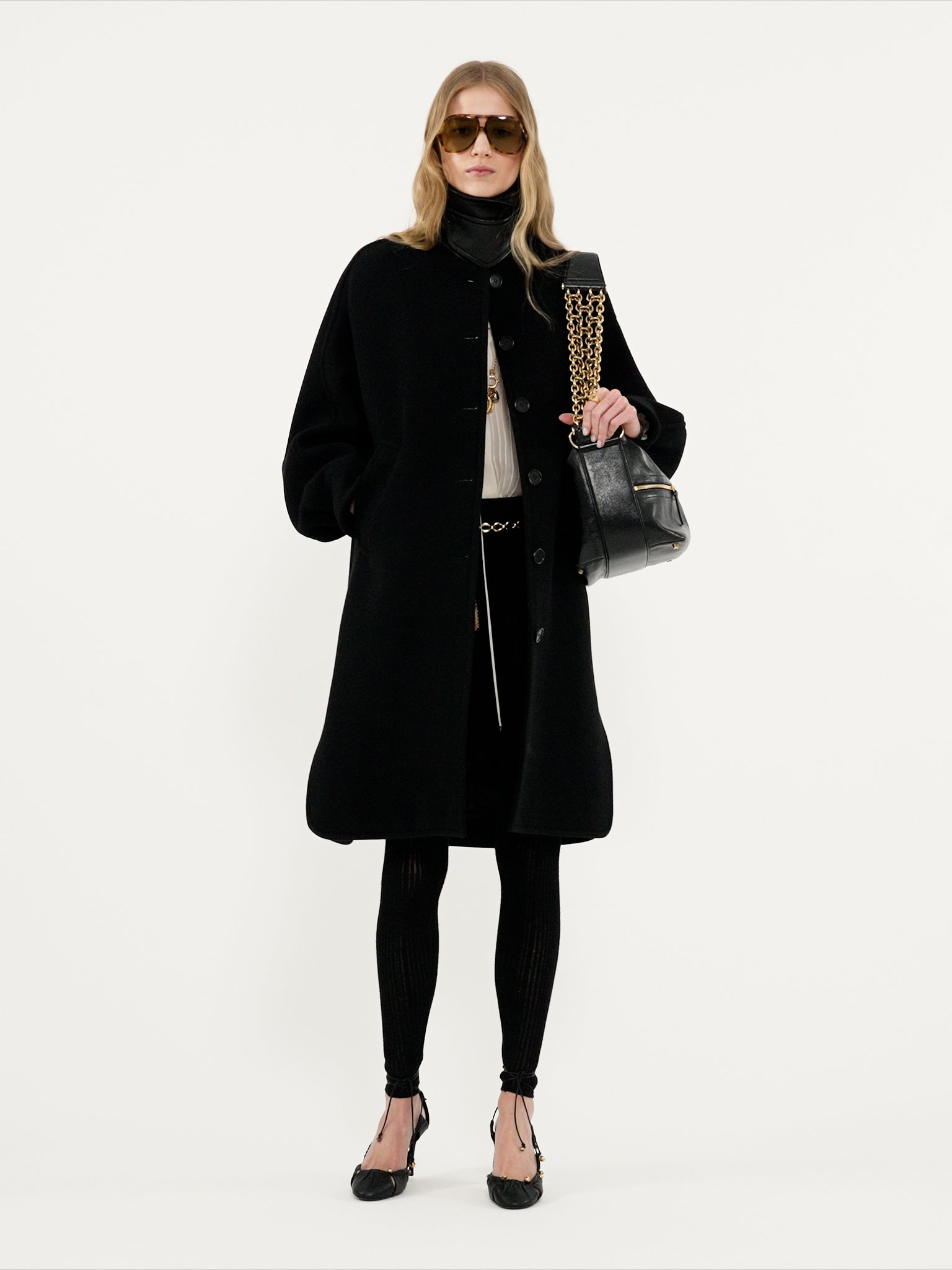 Oversized mid-length coat in wool Iconic soft wool
Black [*** acc_altImage_shotV ***]