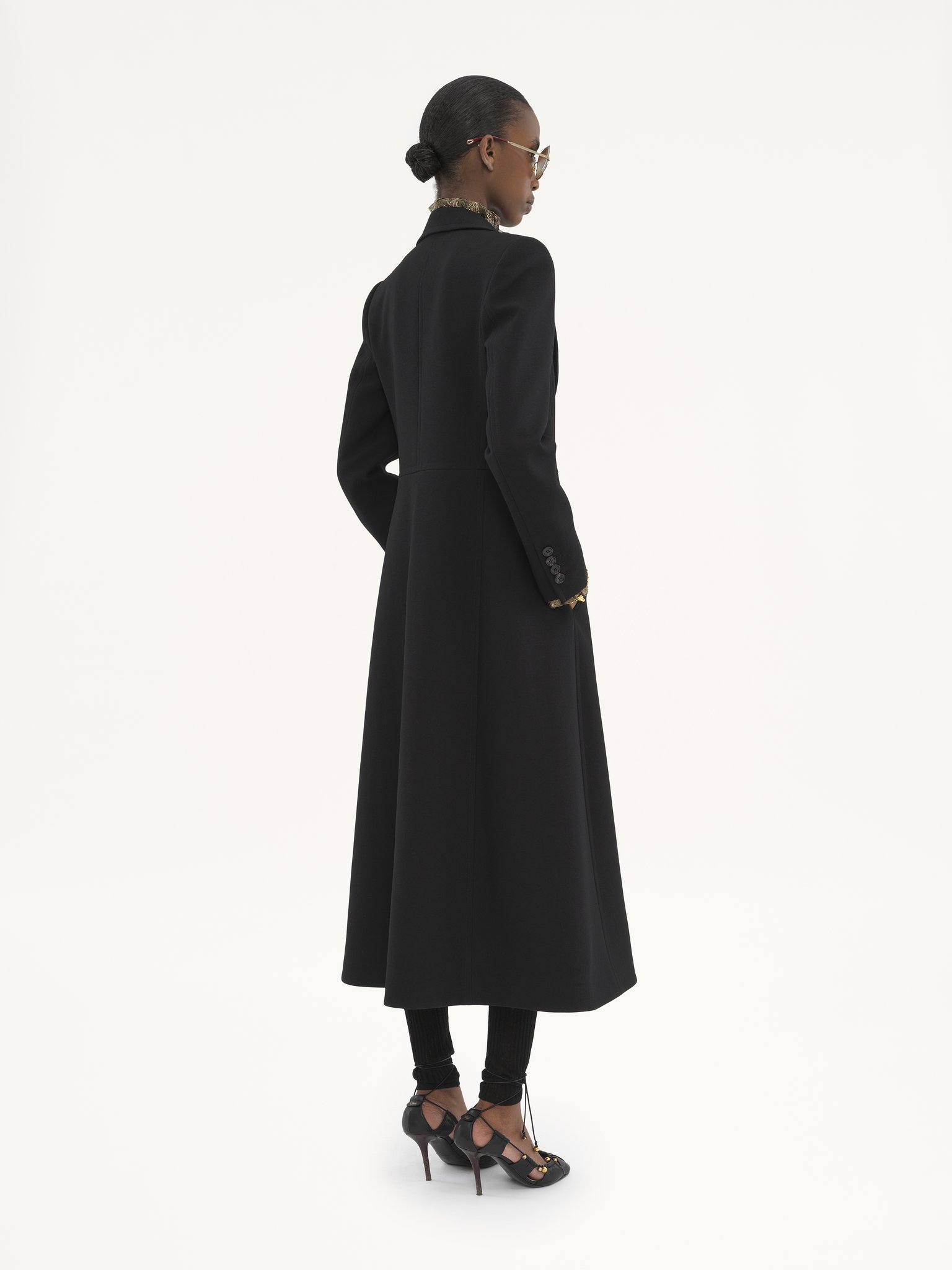 Fitted long double-breasted coat in wool crêpe Lower-impact wool crêpe
Black 