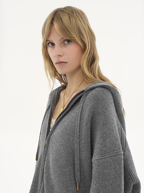 Oversized zipped hoodie in wool & cashmere knit Wool & cashmere knit
Divine Grey 