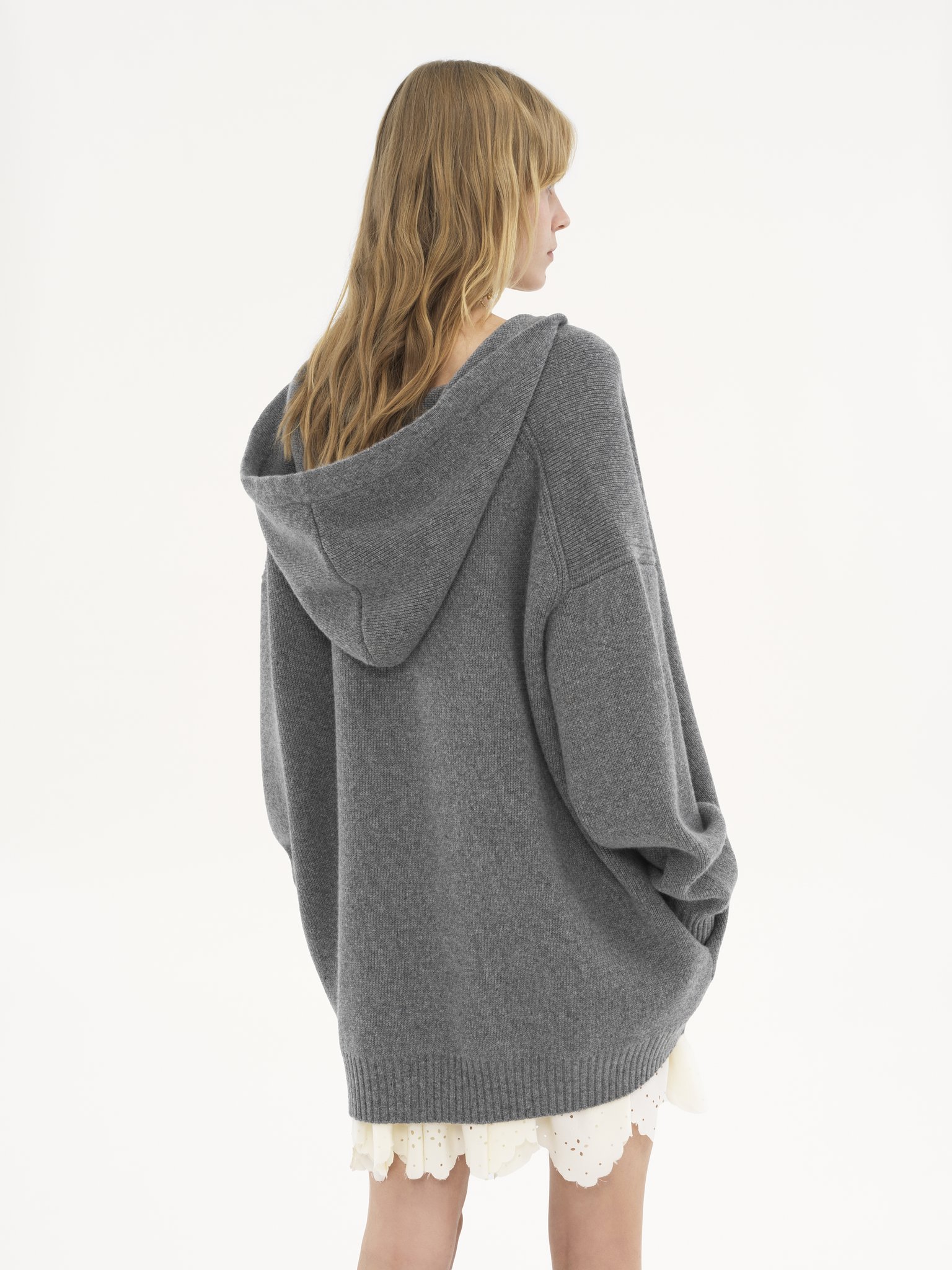 Oversized zipped hoodie in wool & cashmere knit Wool & cashmere knit
Divine Grey 