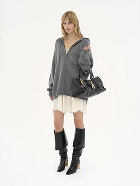 Oversized zipped hoodie in wool & cashmere knit Wool & cashmere knit
Divine Grey Back view of the product