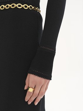 Fitted turtleneck in wool knit Lower-impact wool ribbed knit
Black 