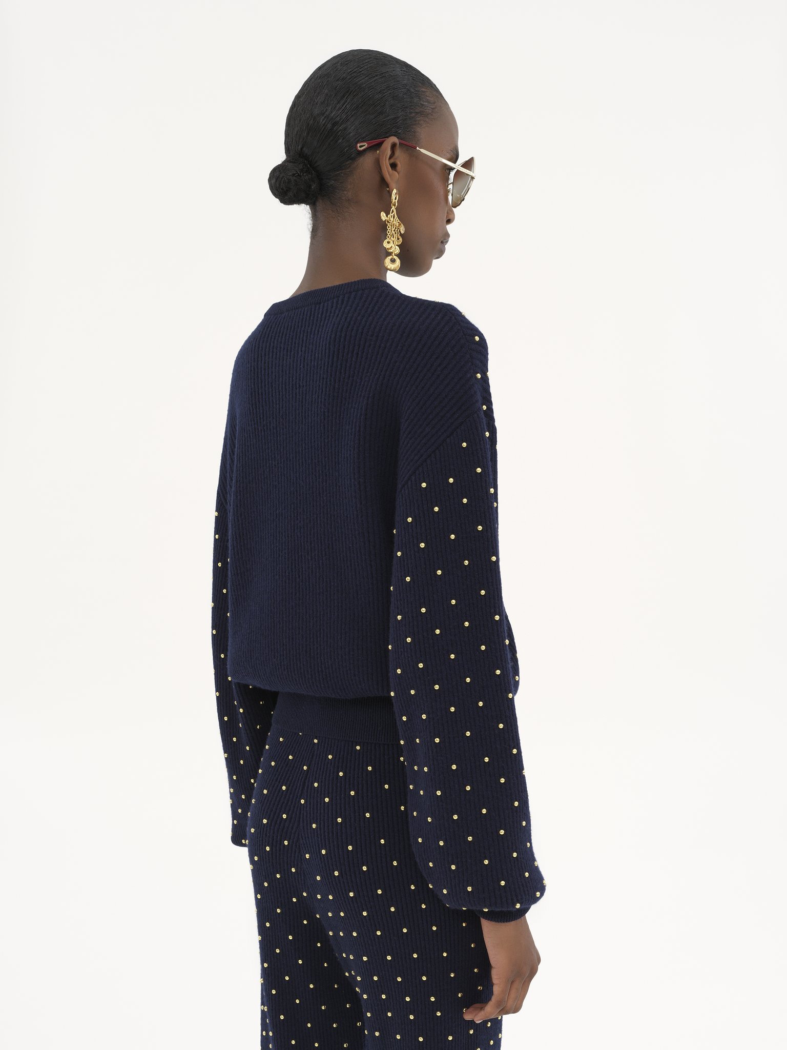 Studded crew-neck sweater in wool & cashmere knit Lower-impact wool studded ribbed knit
Classic Navy 