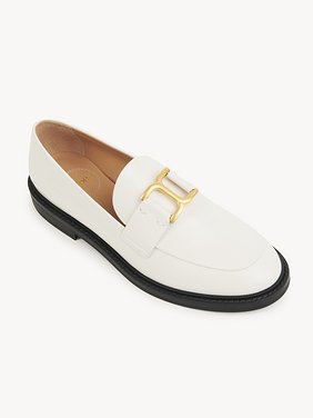 Marcie loafer Shiny calfskin
Eggshell Front view of the product being worn