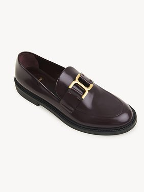 Marcie loafer Shiny calfskin
Deep Ruby Front view of the product being worn