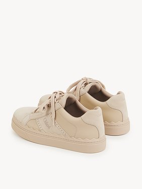 Lauren sneaker Cowhide patchwork
Smooth Tan Front view of the product being worn