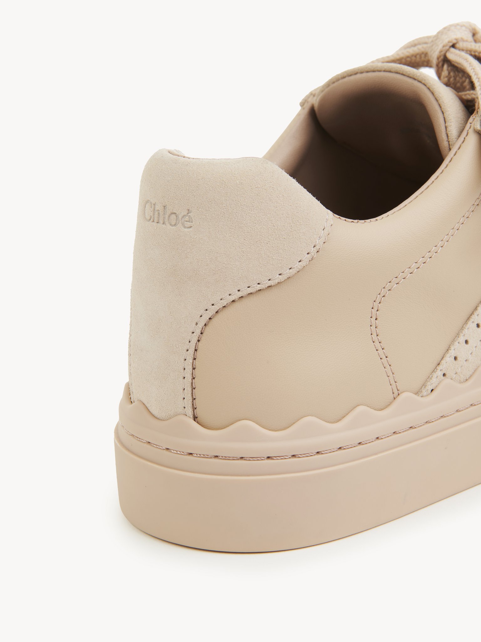 Lauren sneaker Cowhide patchwork
Smooth Tan Front view of the product being worn