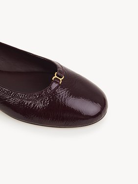 Marcie ballerina Patent goatskin
Plum Purple Front view of the product being worn