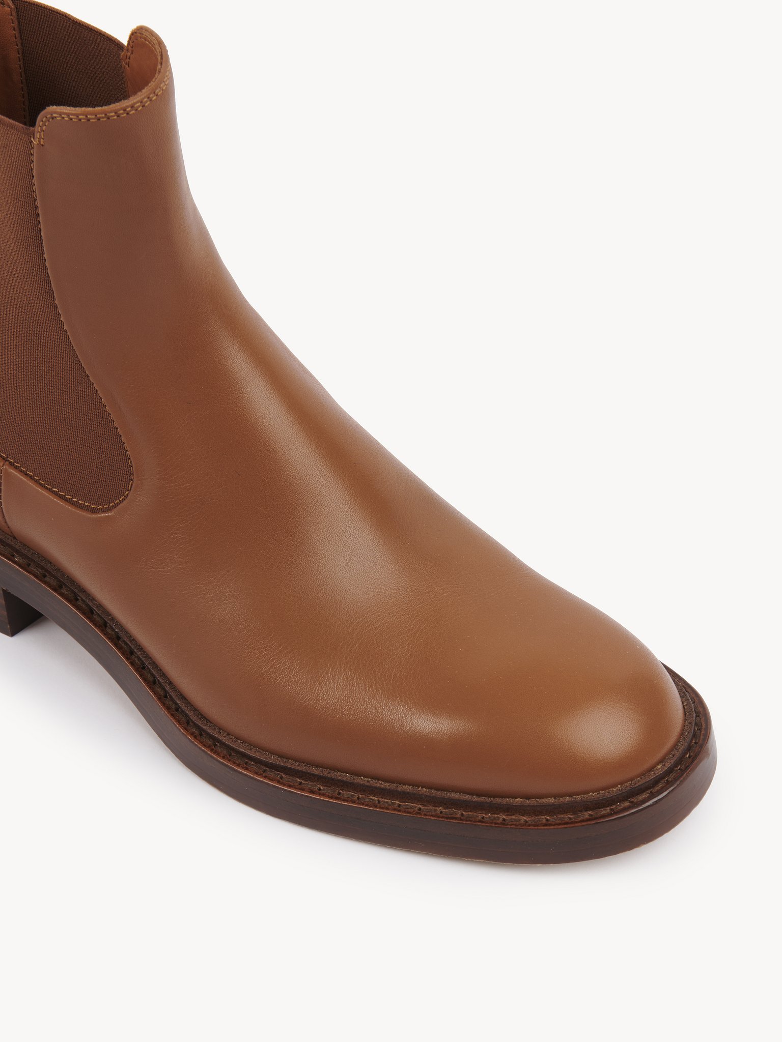 Marcie ankle boot Shiny calfskin
Clay Brown Top view of the product