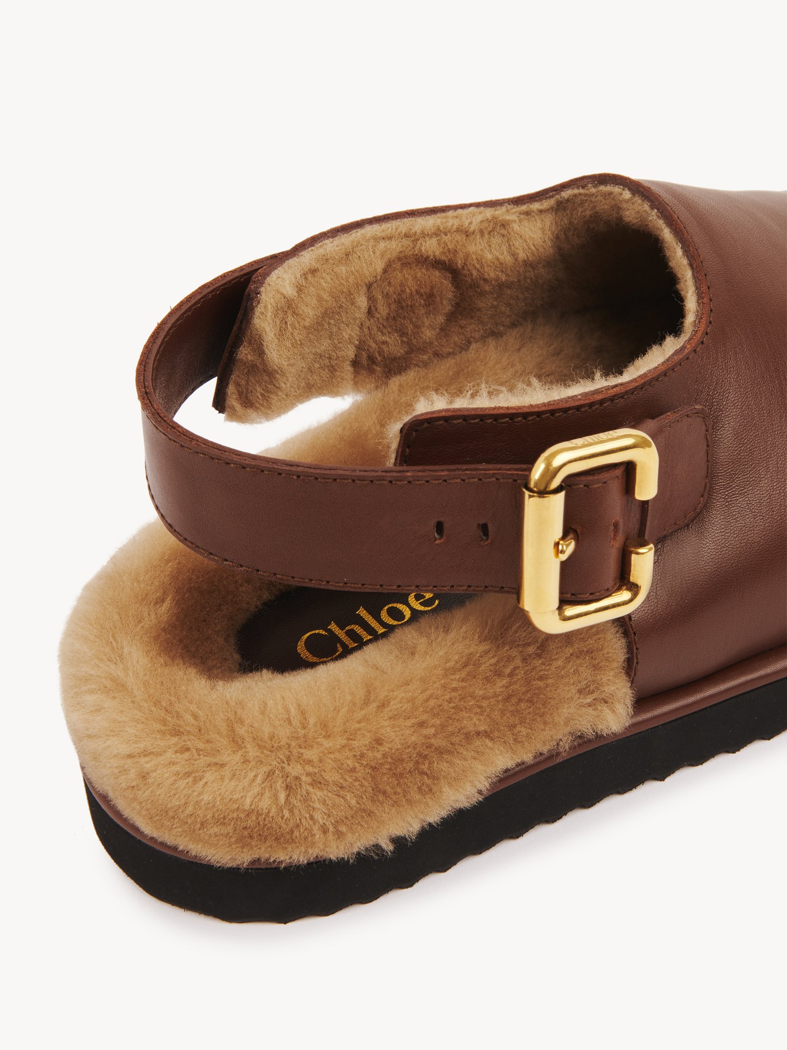 Nil mule Calfskin with shearling
Sooty Brown 