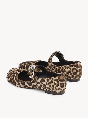 Polly ballerina Leopard-print pony calfskin
Jungle Brown Front view of the product being worn