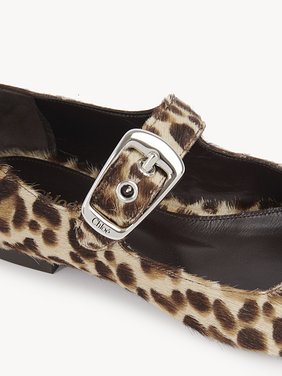 Polly ballerina Leopard-print pony calfskin
Jungle Brown Front view of the product being worn