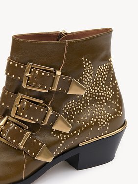 Susanna ankle boot Vintage-effect calfskin
Dark Khaki Front view of the product being worn