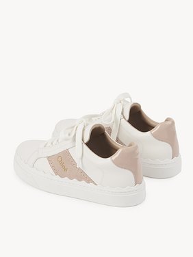 Lauren sneaker Mix of calfskin
Light nude Front view of the product being worn