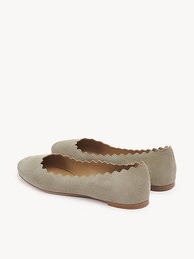 Lauren ballerina Suede goatskin
Antique Green Front view of the product being worn