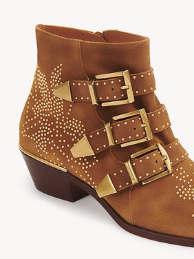 Susanna ankle boot Suede calfskin
Gold Brown Front view of the product being worn