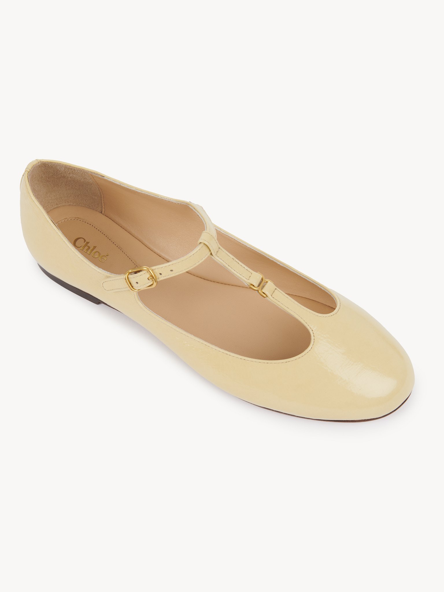 Marcie ballerina Patent goatskin
Sleepy Beige Front view of the product being worn