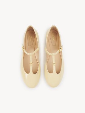 Marcie ballerina Patent goatskin
Sleepy Beige Top view of the product