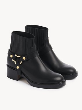 Dakota ankle boot Calfskin
Black Product detail