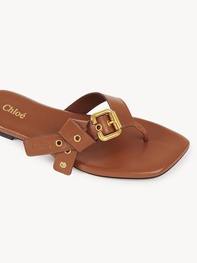 Mae sandal Shiny calfskin
Clay Brown Front view of the product being worn