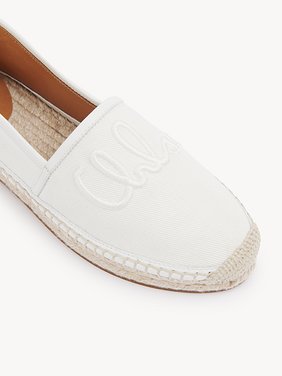 Isla espadrille Embroidered canvas
Eggshell Front view of the product being worn