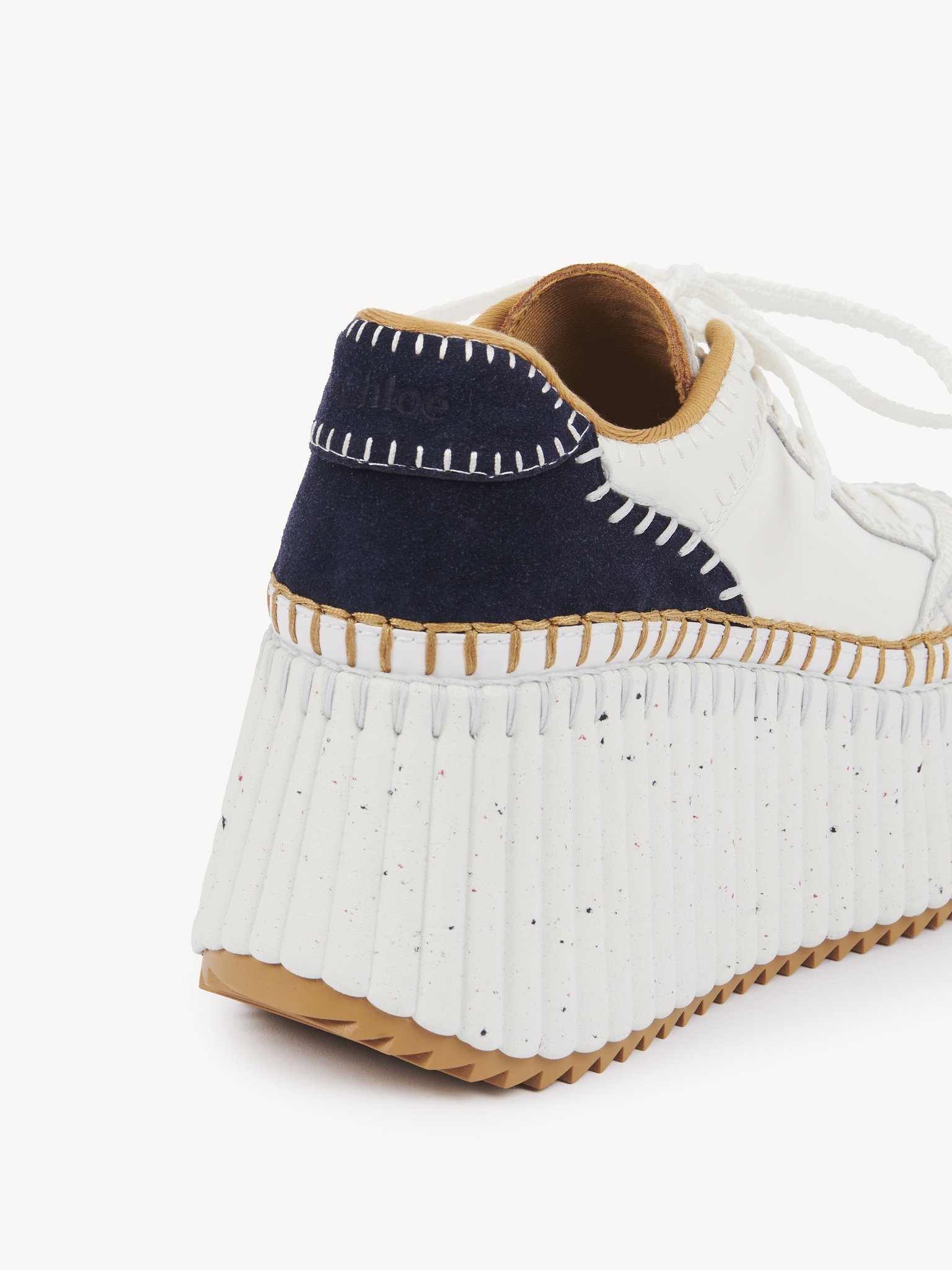 Nama wedge sneaker Cowhide mix
Royal Navy Front view of the product being worn