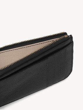 Alphabet wallet in grained leather Grained & shiny calfskin
Black 