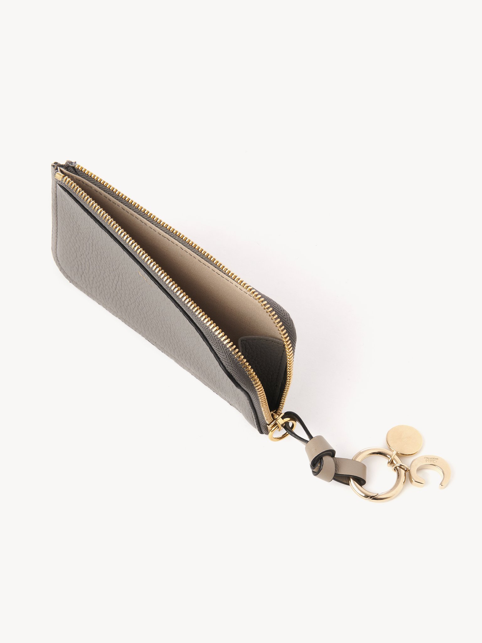 Alphabet purse in grained leather Grained & shiny calfskin
Cashmere Grey Product detail