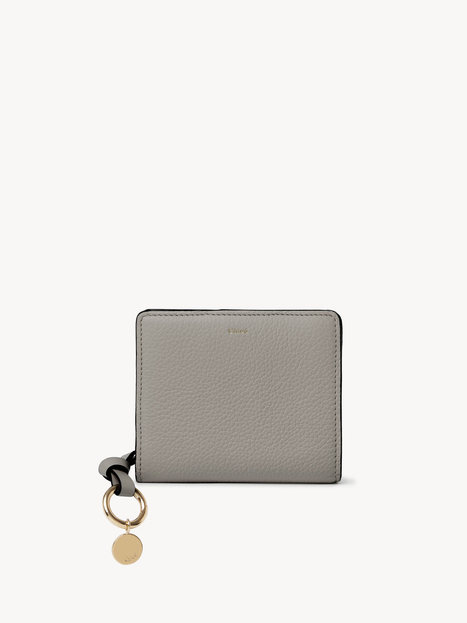 Alphabet compact wallet in grained leather Grained & shiny calfskin
Cashmere Grey [*** acc_altImage_shotM ***]