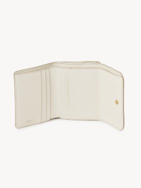 Small Marcie tri-fold in grained leather Grained calfskin
Misty Ivory Product detail