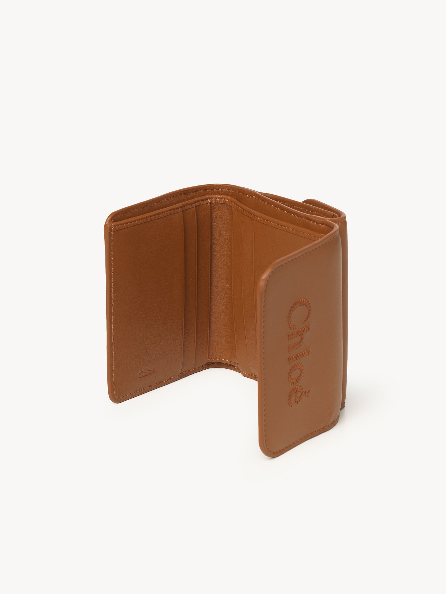 Small Chloé Sense tri-fold in soft leather Shiny calfskin
Caramel Product detail