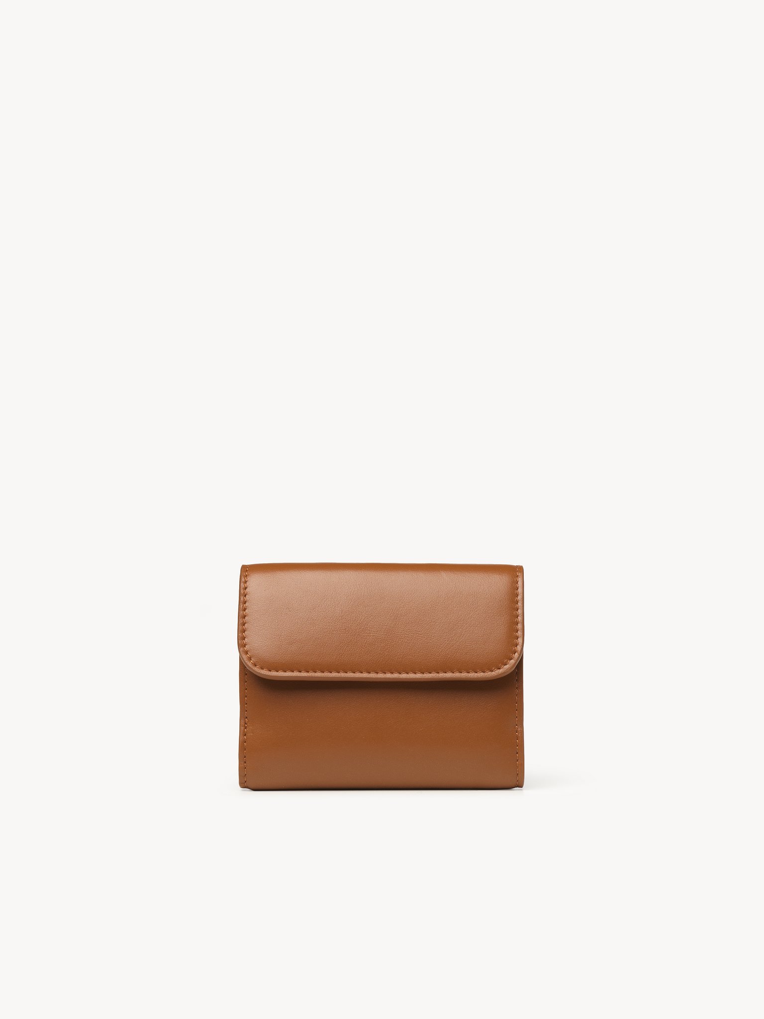 Small Chloé Sense tri-fold in soft leather Shiny calfskin
Caramel Back view of the product