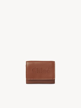 Mini Chloé Sense tri-fold in soft leather Shiny calfskin
Caramel