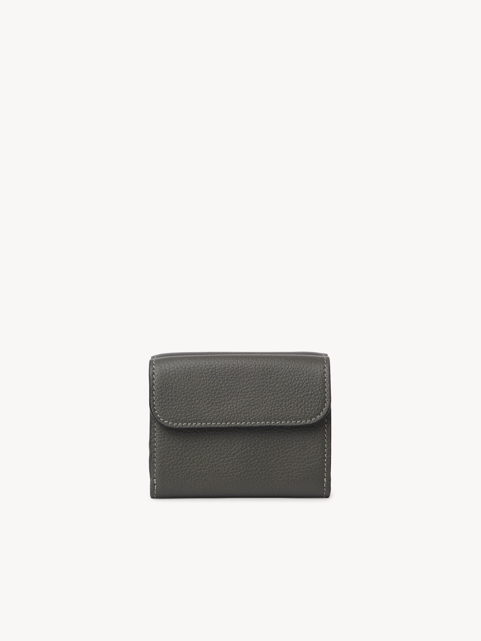 Small Marcie tri-fold in grained leather Grained calfskin
Elephant Grey Back view of the product