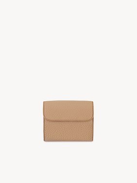 Small Marcie tri-fold in grained leather Grained calfskin
Light Tan Top view of the product