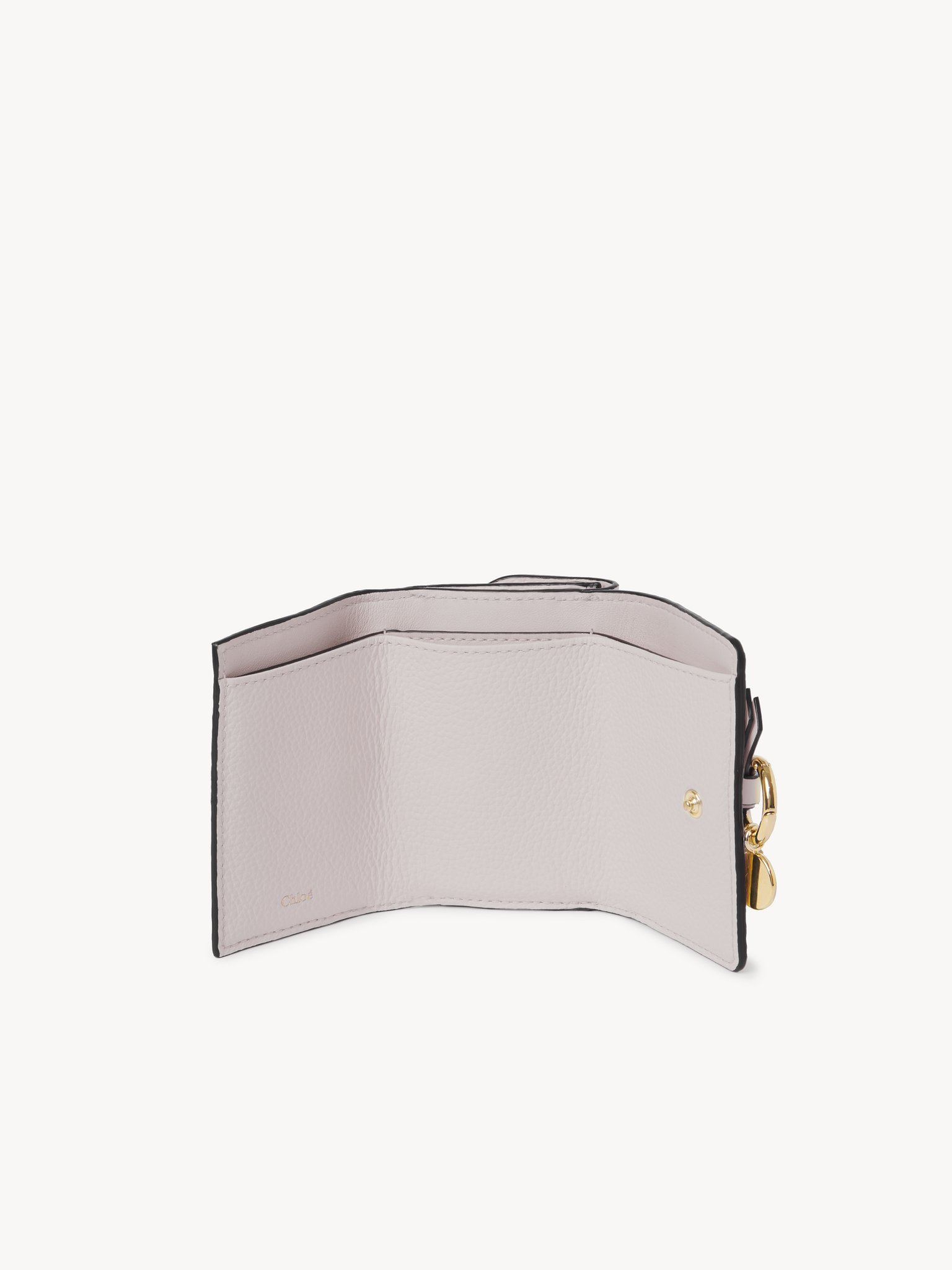 Mini Alphabet tri-fold in grained leather Grained & shiny calfskin
Wild Grey Product detail