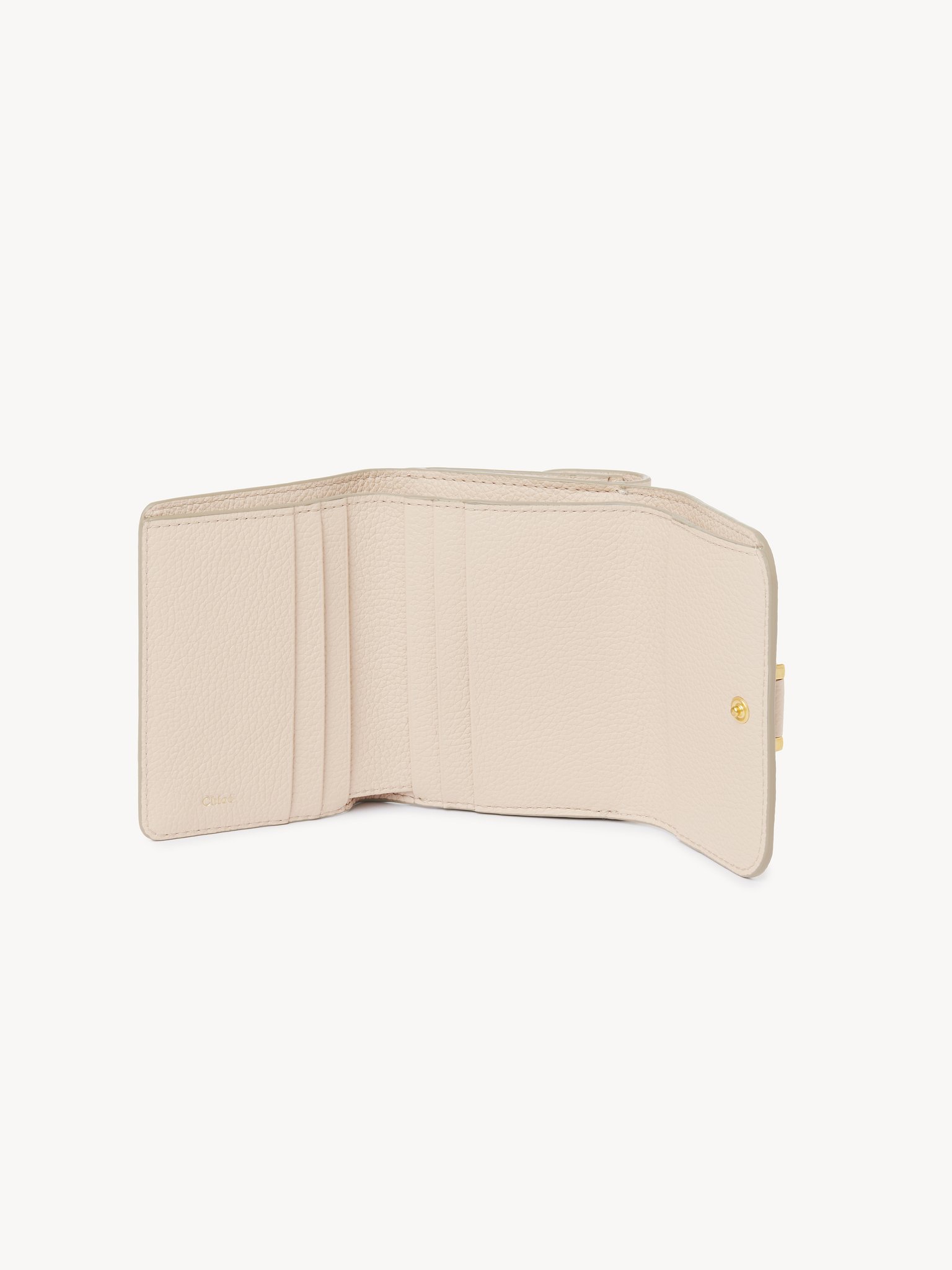 Small Marcie tri-fold in grained leather Grained calfskin
Cement Pink Product detail