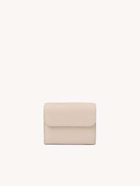 Small Marcie tri-fold in grained leather Grained calfskin
Cement Pink 