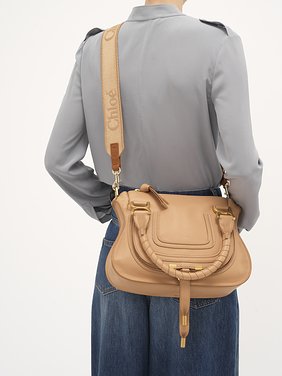 Adjustable strap in canvas Canvas with Chloé logo embroidery
Soft Tan Back view of the product