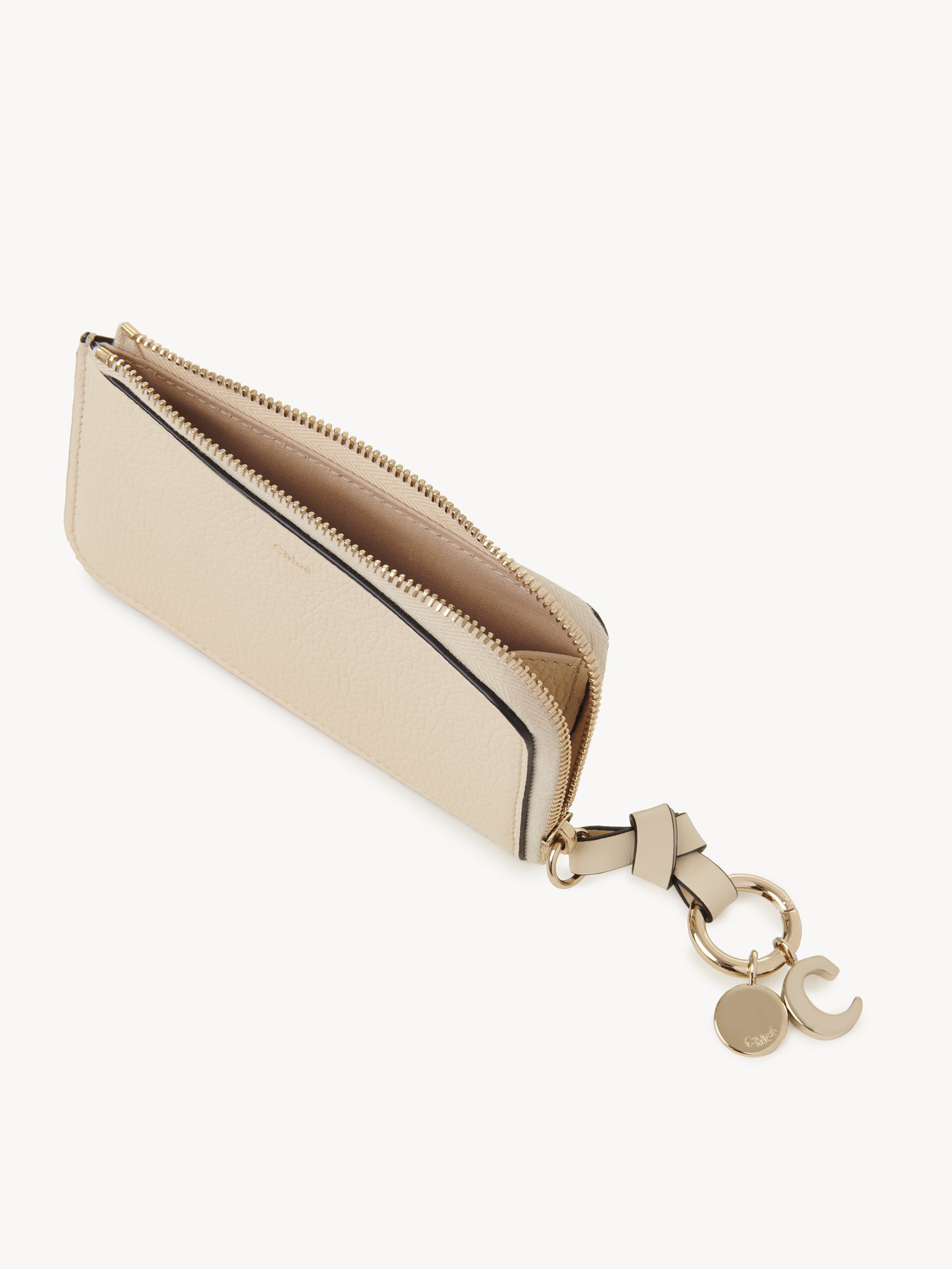 Alphabet wallet in grained leather Grained & shiny calfskin
Sweet Beige Product detail