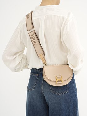 Adjustable strap in canvas Canvas with Chloé logo embroidery
Blushy Beige Back view of the product