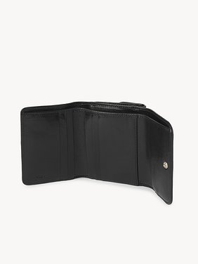 C Chloé small tri-fold in shiny leather Shiny calfskin
Black Product detail