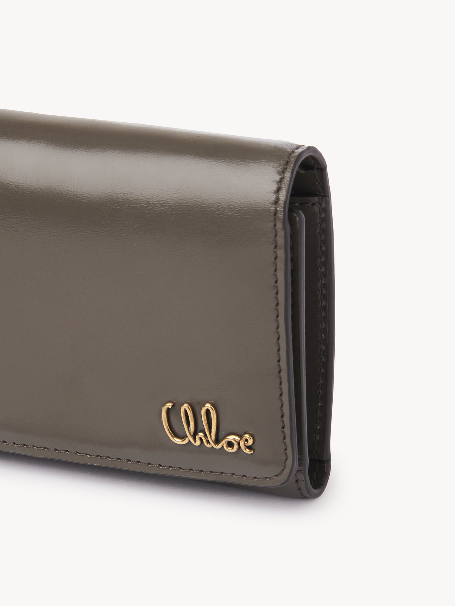 Small Chloé Iconic tri-fold with coin pocket in shiny leather Shiny calfskin
Flannel Grey 