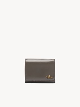 Small Chloé Iconic tri-fold with coin pocket in shiny leather Shiny calfskin
Flannel Grey