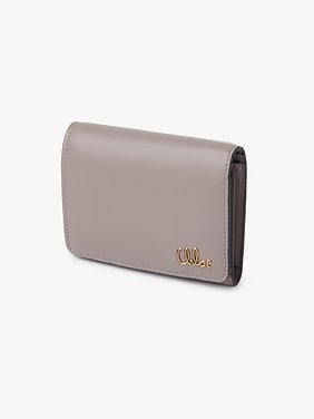 Small Chloé Iconic tri-fold with coin pocket in shiny leather Shiny calfskin
Grizzled Purple Back view of the product