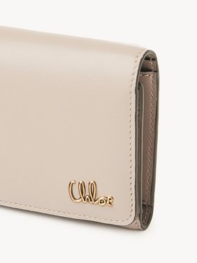 Small Chloé Iconic tri-fold with coin pocket in shiny leather Shiny calfskin
Cement Pink 