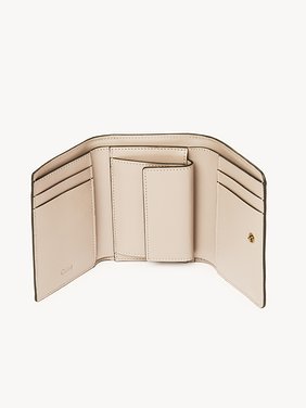 Small Chloé Iconic tri-fold with coin pocket in shiny leather Shiny calfskin
Cement Pink Product detail