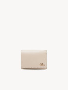 Small Chloé Iconic tri-fold with coin pocket in shiny leather Shiny calfskin
Cement Pink