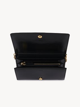 Chloé Iconic flap wallet on chain in shiny leather Shiny calfskin
Black Product detail